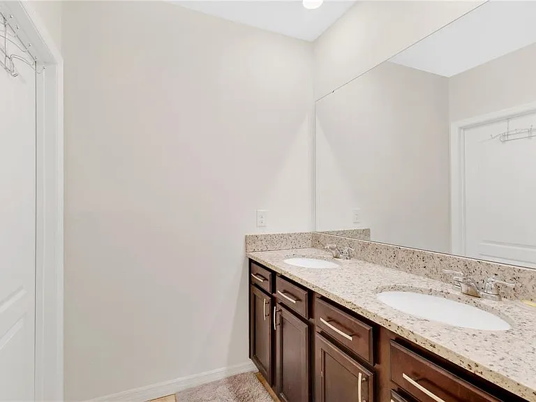 831 Turner Ln — Photo 18