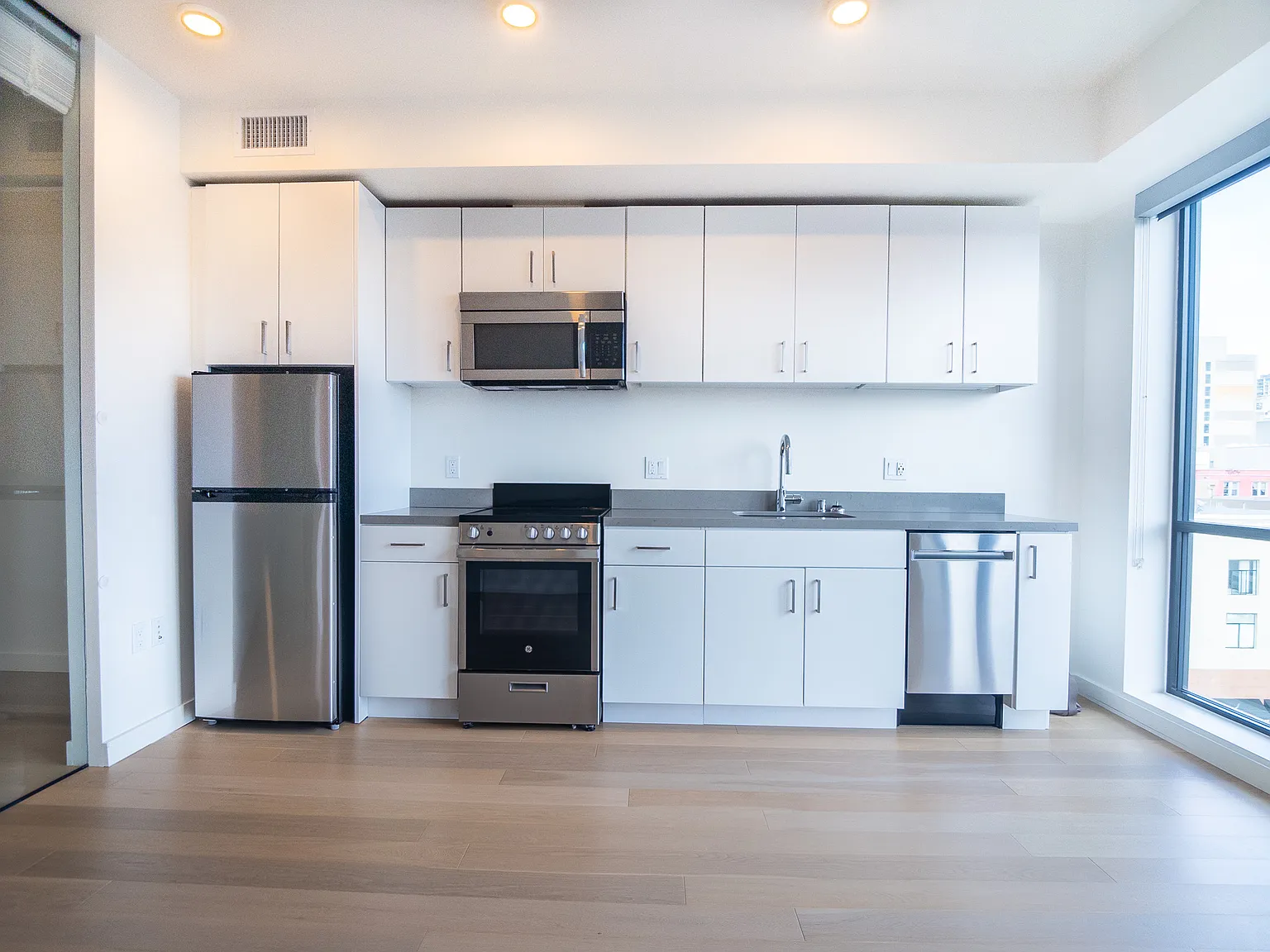 1 bed, 506 sqft, $3,300 — Photo 3