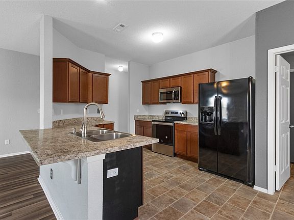 4th image of 816 NW 69th Ave