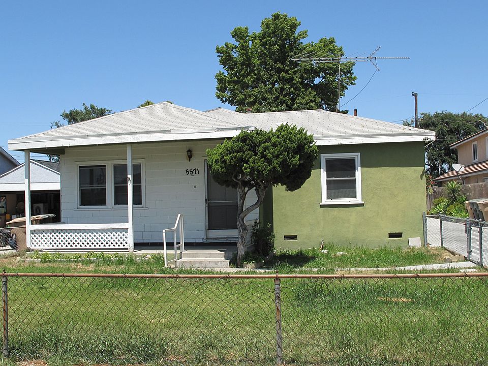 Fenced and gated private yar