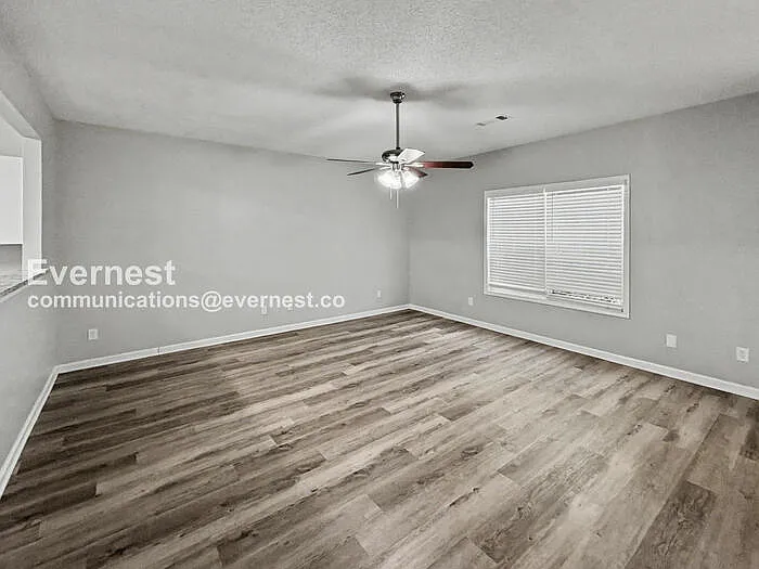 8609 Thomas Ln — Photo 5