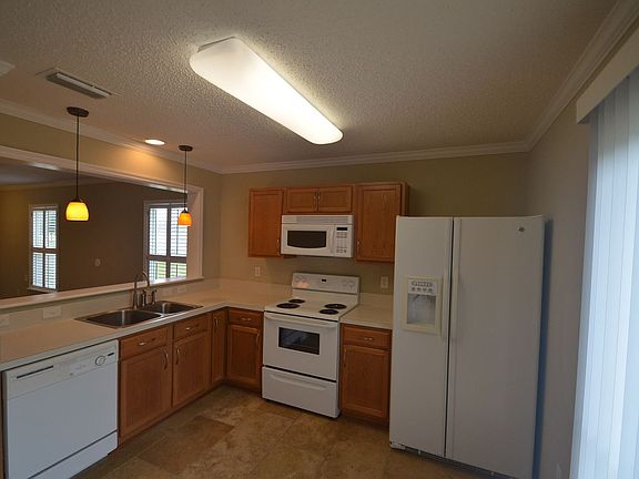 3rd image of 756 Wynfield Cir