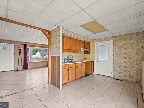 5th image of 217 Suffolk Rd