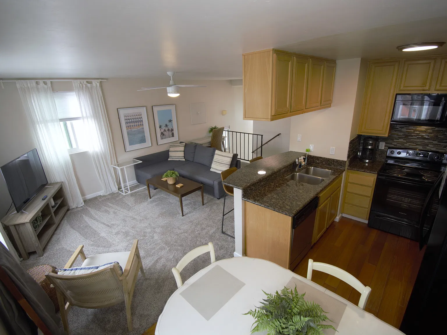 2 bed, 800 sqft, $4,300 — Photo 1
