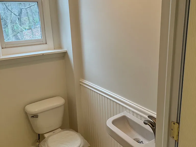 148 Mason Ave — Photo 17