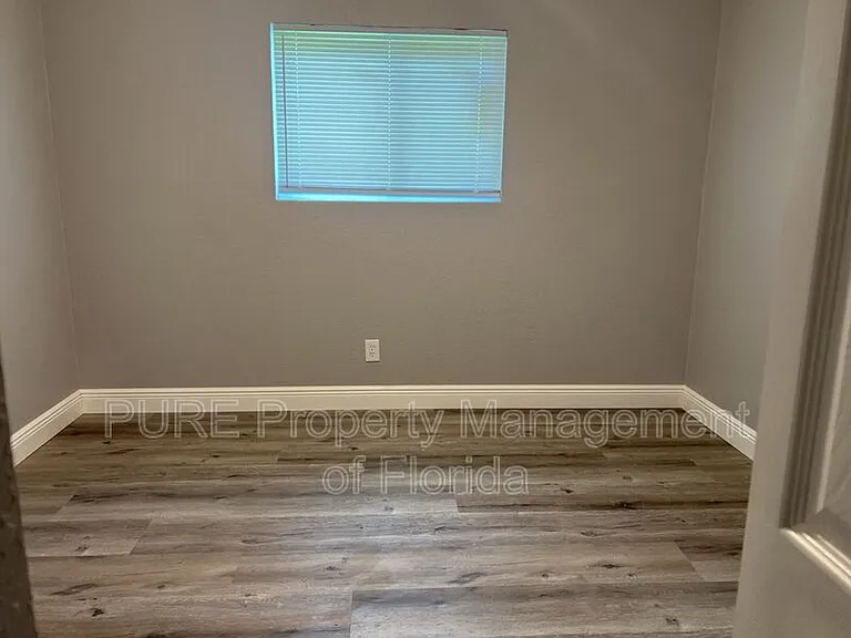 1135 NE 9th Ave — Photo 15