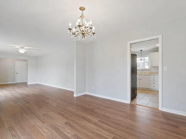 513 Meadowlark Ln — Photo 10