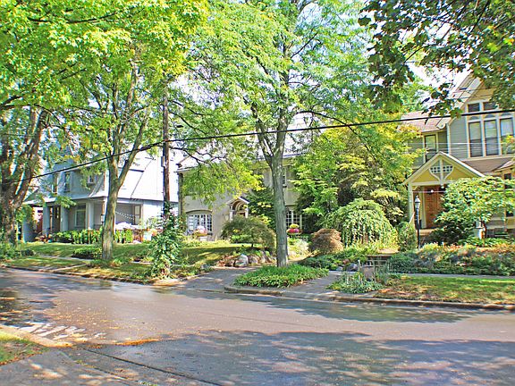 4th image of 319 Paris Ave SE
