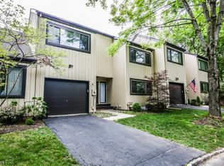 8 Hemlock Ln, Morristown, NJ 07960