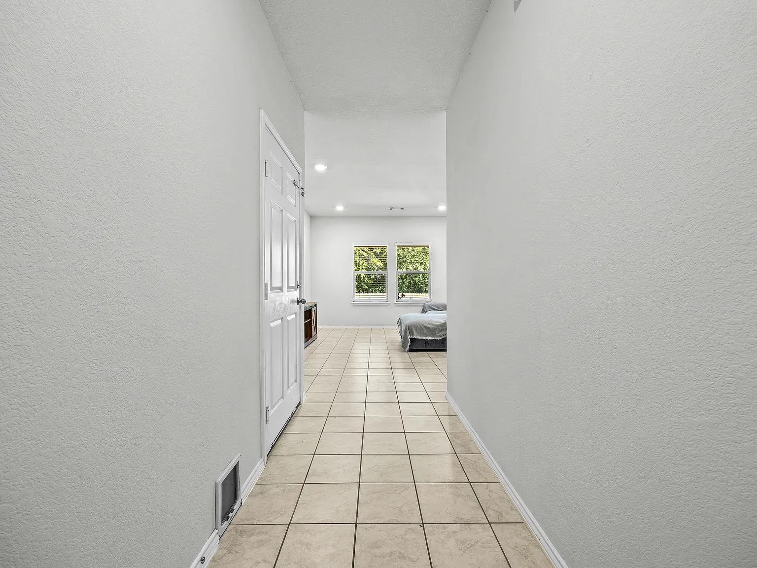 3 bed, 2.0 bath, 1251 sqft, $1,700 — Photo 4
