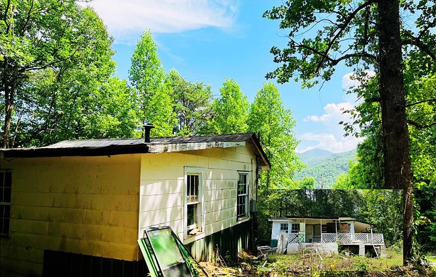1st image of 586 Pounding Mill Rd