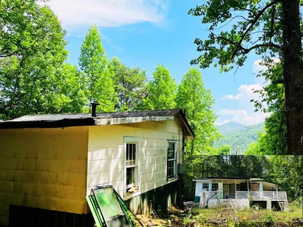 586 Pounding Mill Rd, Hayesville, NC 28904