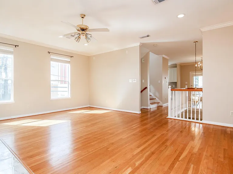1414 Crocker St — Photo 5