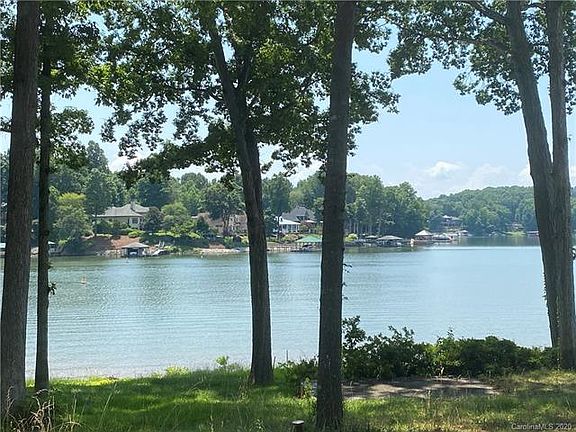 2nd image of 121 Little Acorn Ln #28