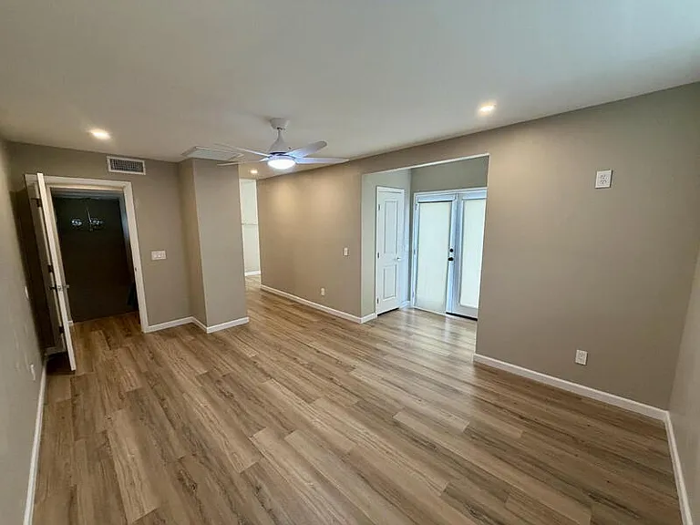 2029 W Adams St — Photo 12