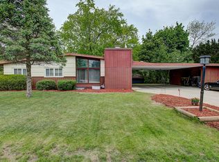 8096 N Grandview Dr, Brown Deer, WI 53223