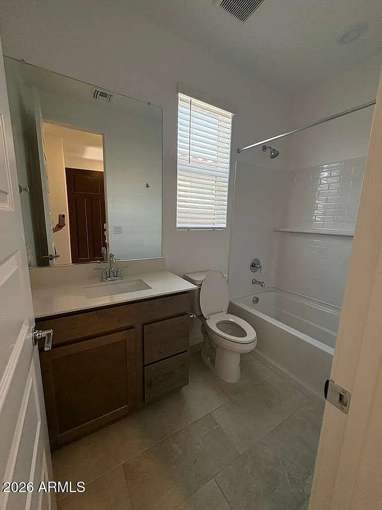 5 bed, 3.0 bath, 1953 sqft, $2,395 — Photo 4