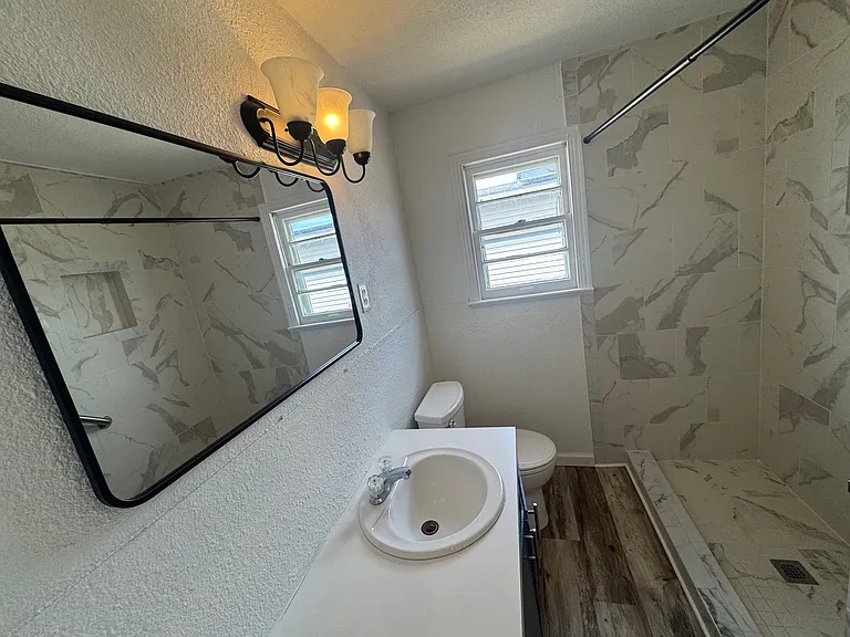 2404 W 9th St — Photo 7