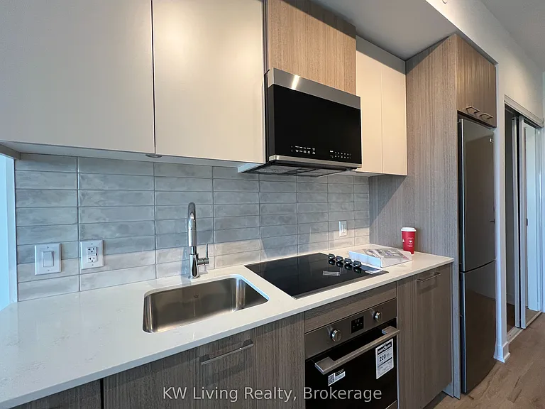 10 Oak St #2001 — Photo 3