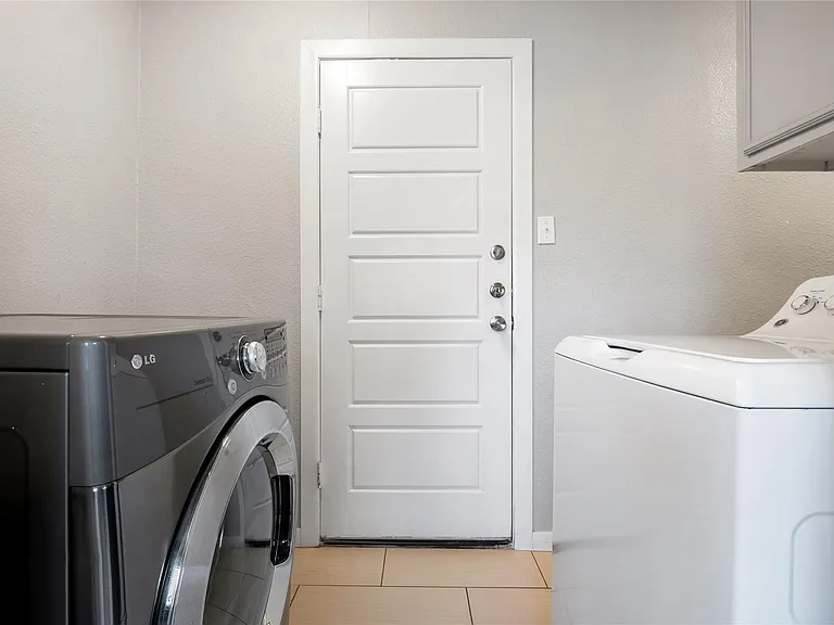 7203 Barnsdale Way — Photo 18