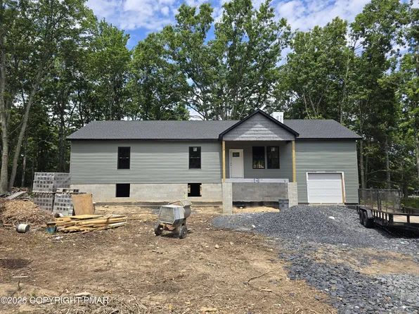 608 Gandolf Ln, Tamiment, PA 18371