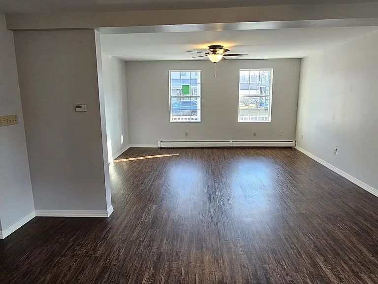406 Main St — Photo 6