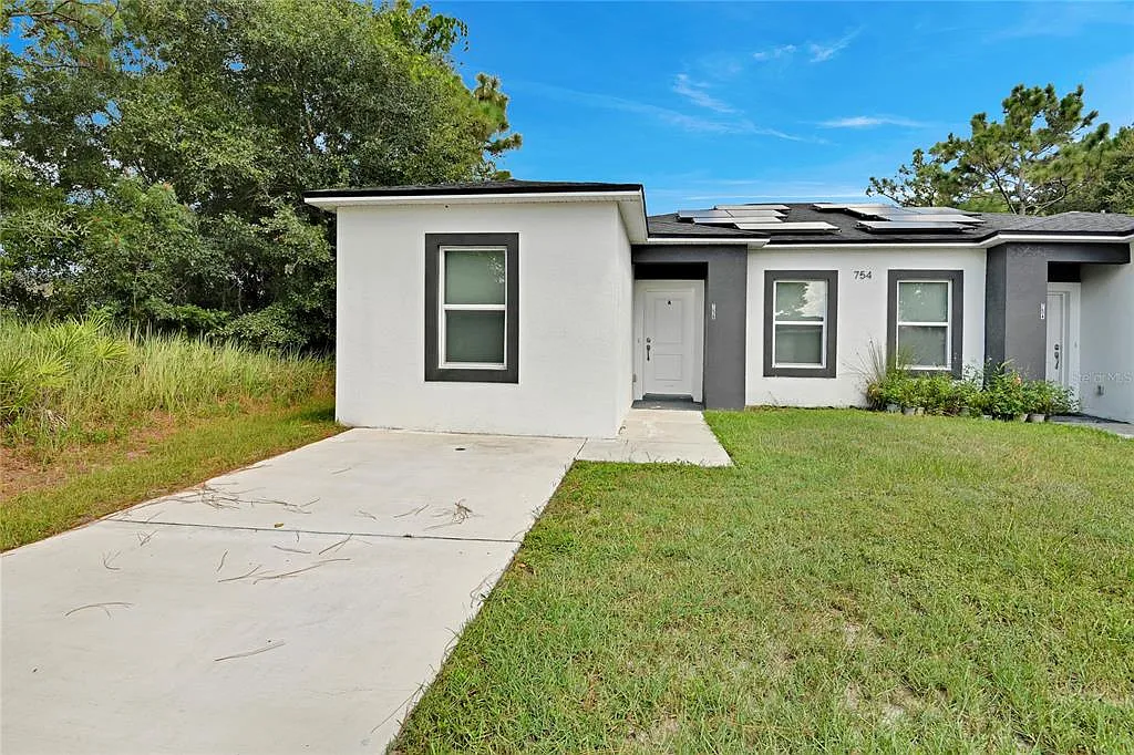 3 bed, 2.0 bath, 1162 sqft, $2,100 — Photo 2