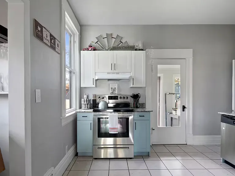1216 W Franklin St — Photo 13