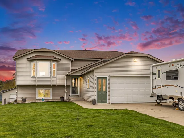 11835 Cloverview Dr, Ravenna, MI 49451