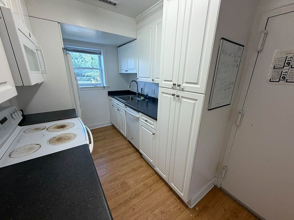 1st image of 140 Newton St #55