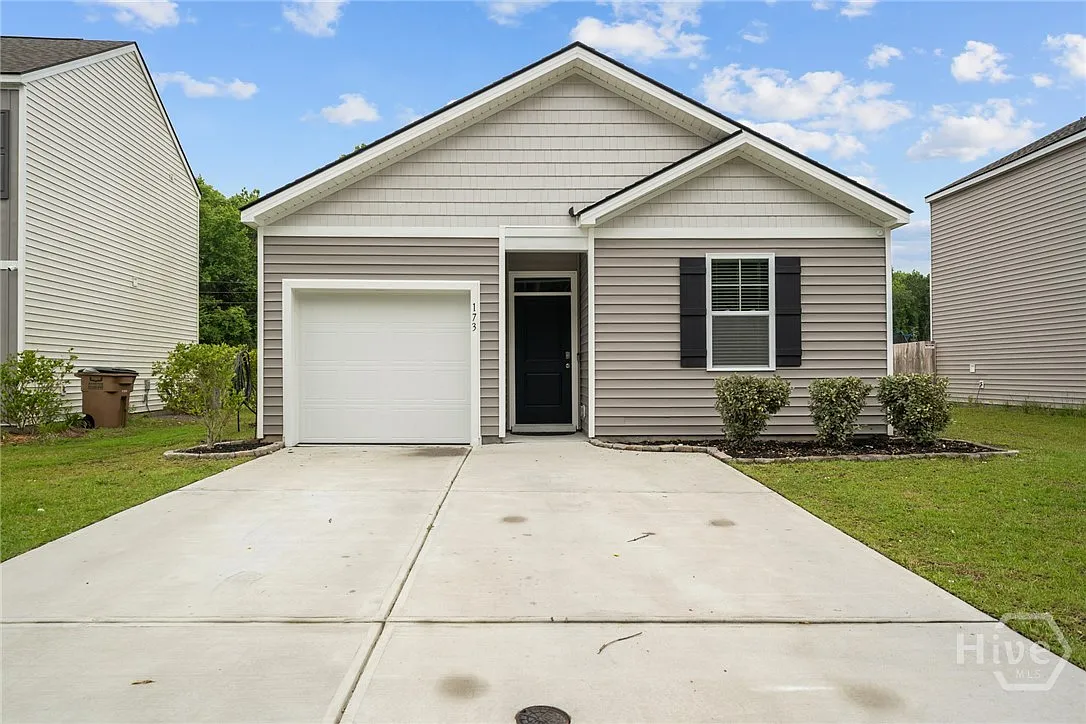 4 bed, 2.0 bath, 1463 sqft, $2,095 — Photo 4