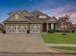 3132 Hunter Crest Dr, Edmond, OK 73034