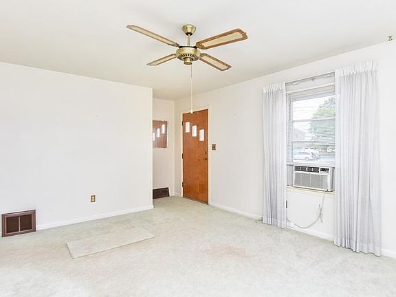 4th image of 133 Kent Dr