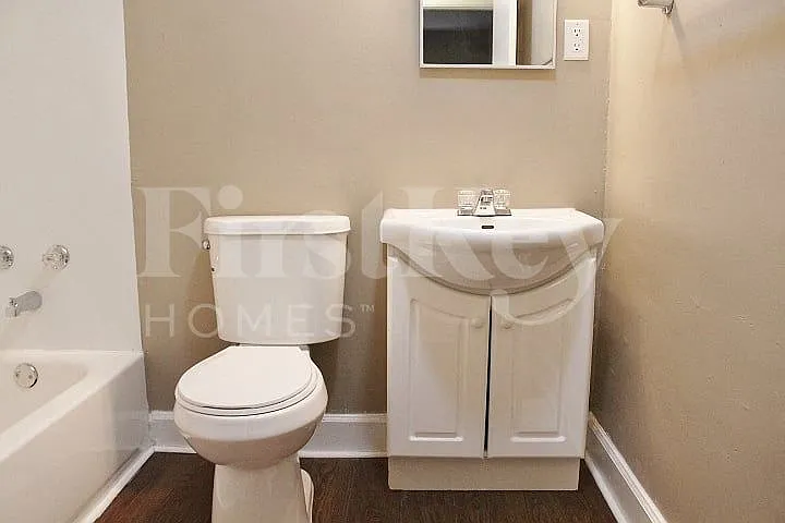 2052 Newhaven Dr — Photo 5