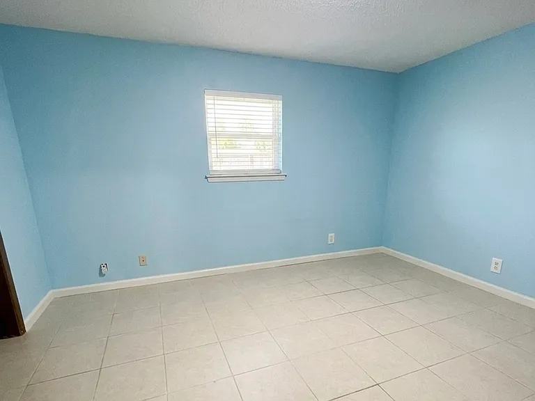 2210 Berry Ave — Photo 6