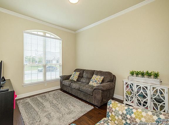3rd image of 410 Bullrun Way