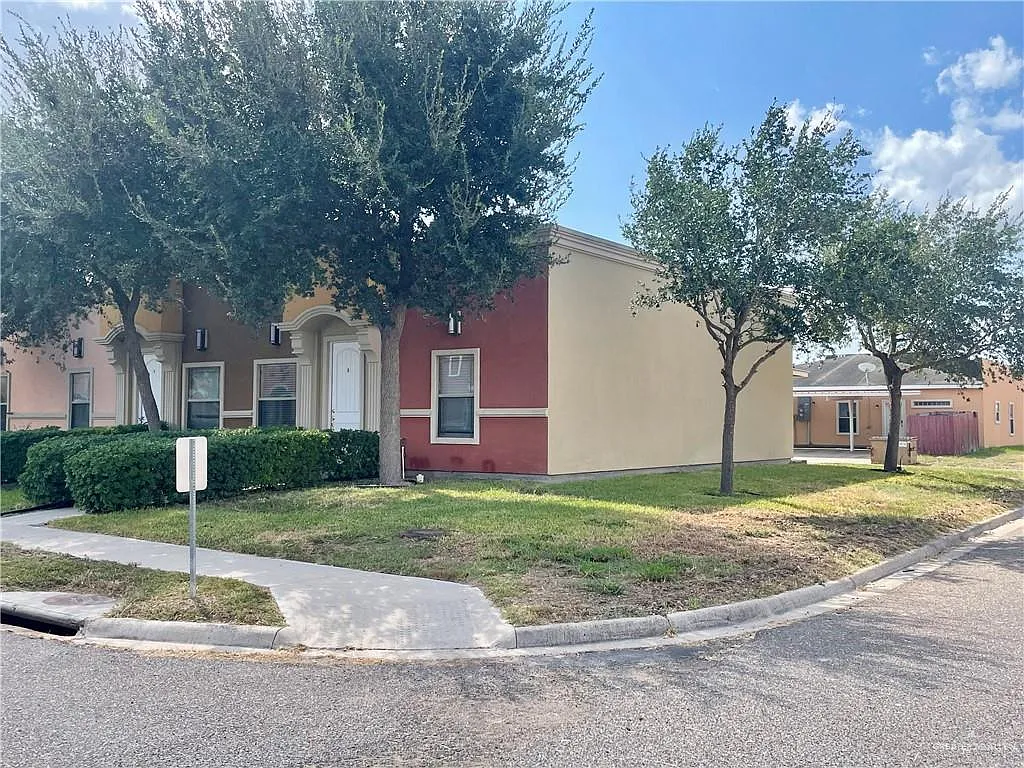 2 bed, 2.0 bath, 988 sqft, $995 — Photo 2