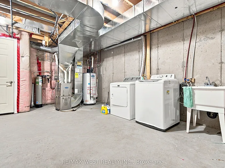 35 Sky Harbour Dr — Photo 29