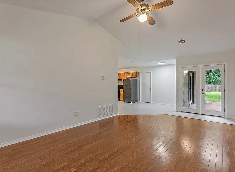 2689 W Mount Comfort Rd — Photo 4