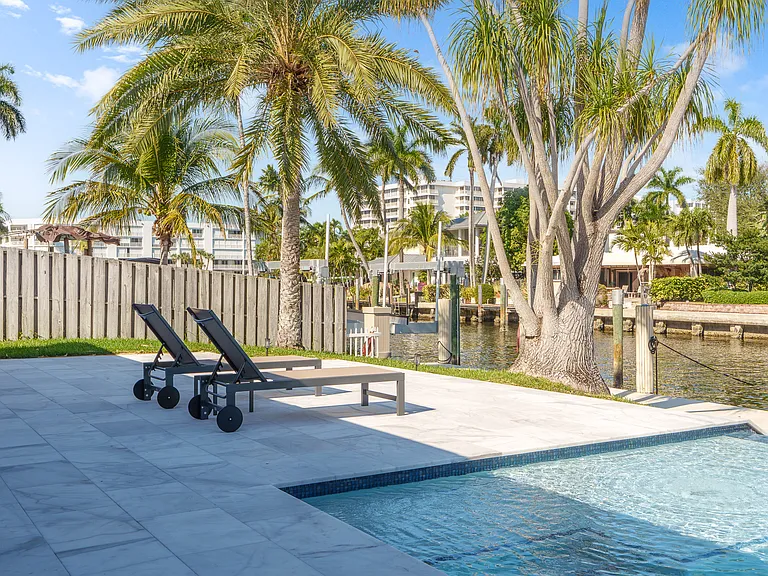 273 Tropic Dr — Photo 9