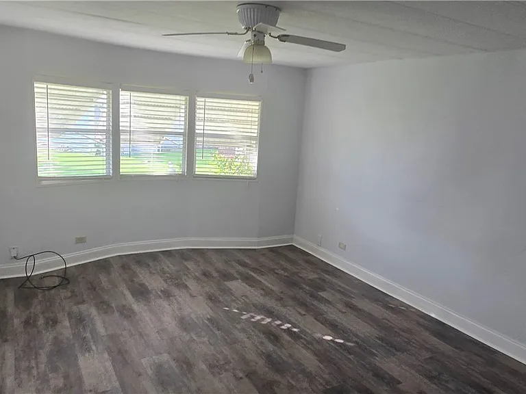 612 Pine Grove Ct — Photo 17