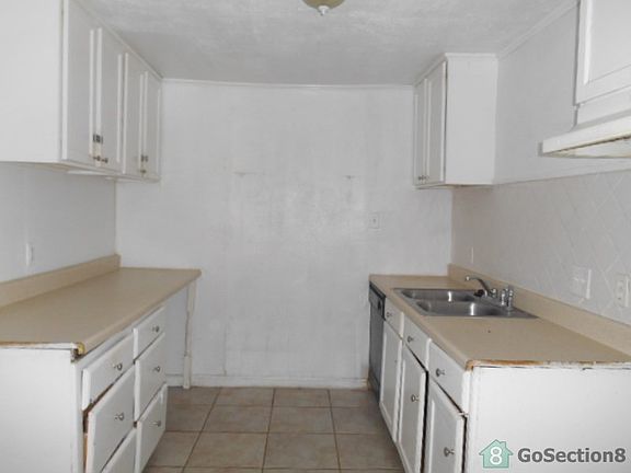 3rd image of 5953 Southlea St