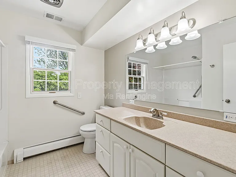 4420 Croyden Ave — Photo 12