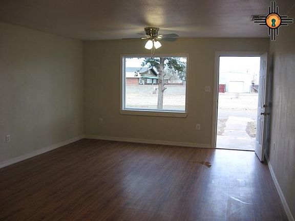 4th image of 210 N Oak St