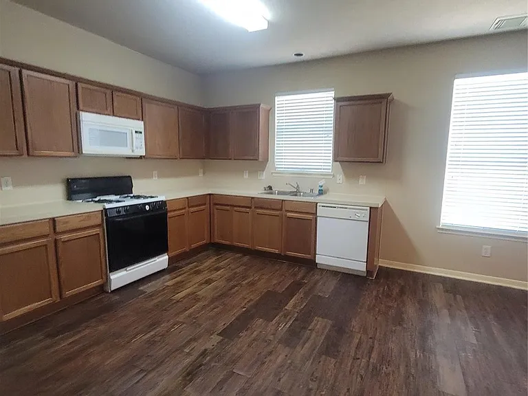 3110 Clover Ranch Cir — Photo 6