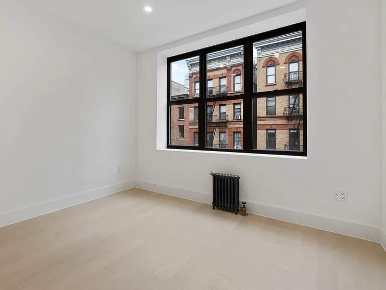 300 W 21st St #45 — Photo 2