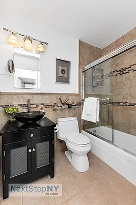 Bathroom, photo 1