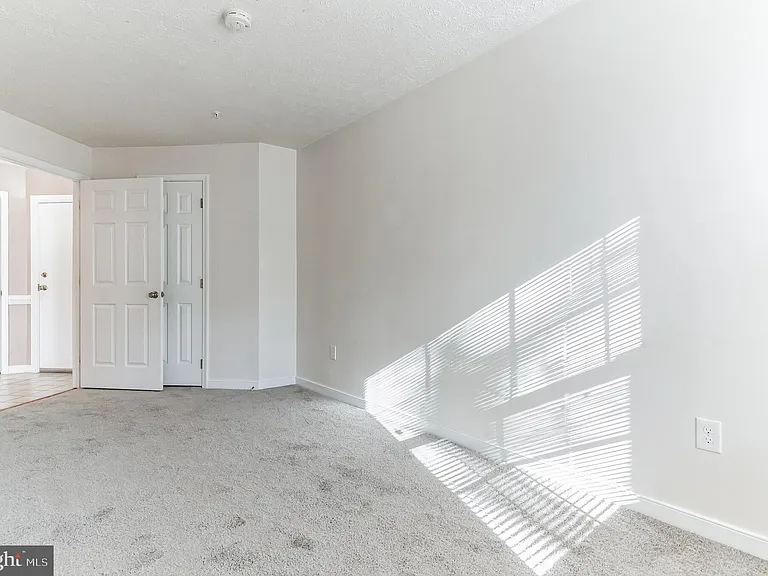 2405 Forest Edge Ct #103 — Photo 34