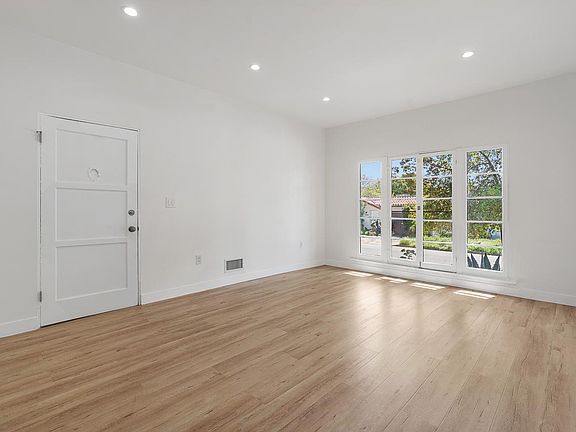 2nd image of 7223 Willoughby Ave #108