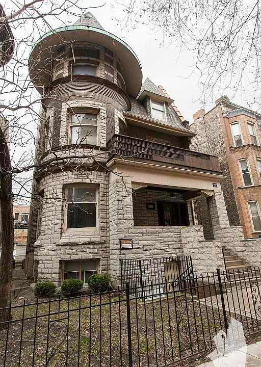 1st image of 847 W Wellington Ave #1F5